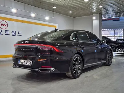 Hyundai Grandeur 2023, 85479 км, за 15570.04 USD