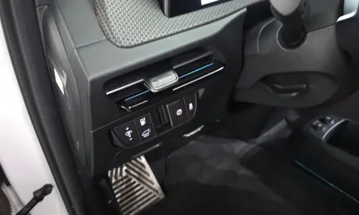 Kia EV6 2024, 11061 км, за 24507.56 USD - фото 28