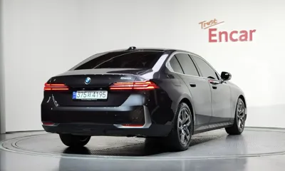 BMW 5-Series 2024, 15721 км, за 34621.14 USD
