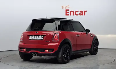 MINI Cooper 2012, 124878 км, за 2627.43 USD