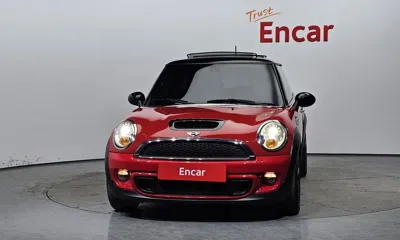 MINI Cooper 2012, 124878 км, за 2627.43 USD