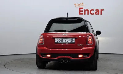 MINI Cooper 2012, 124878 км, за 2627.43 USD