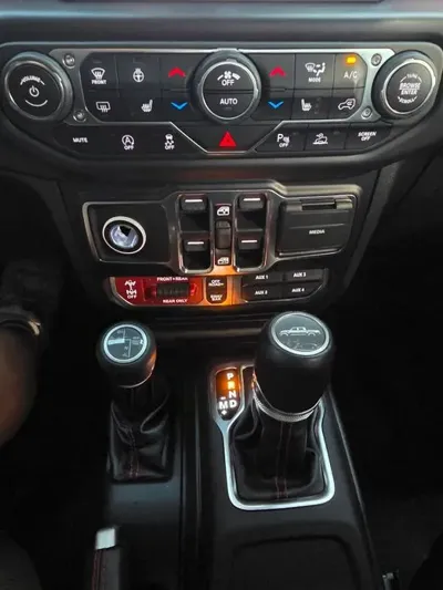Jeep Gladiator 2021, 27000 км, за 29302.59 USD - фото 9