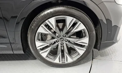 Audi Q8 2025, 6185 км, за 78596.04 USD