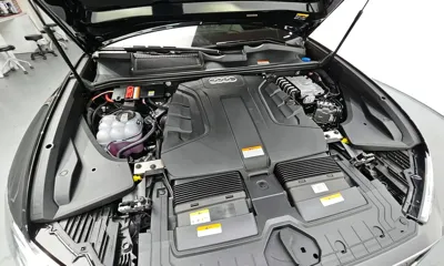 Audi Q8 2025, 6185 км, за 78049.1 USD - фото 6