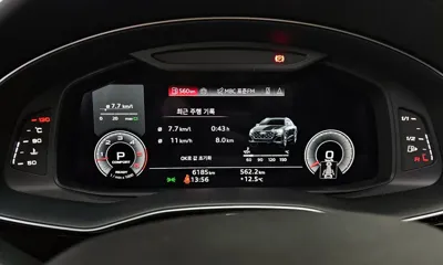 Audi Q8 2025, 6185 км, за 78049.1 USD - фото 8