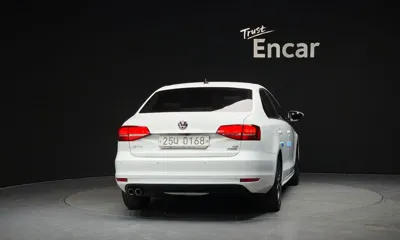 Volkswagen Jetta 2015, 93028 км, за 4232.6 USD