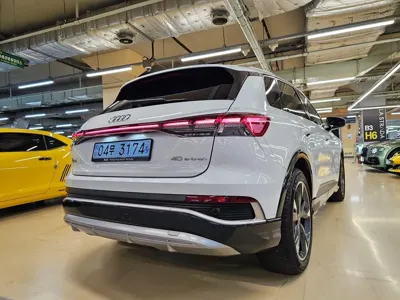 Audi Q4 e-tron 2022, 54402 км, за 23500.07 USD