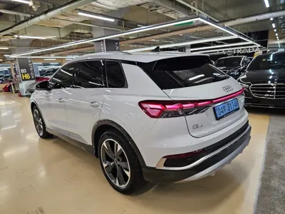Audi Q4 e-tron 2022, 54402 км, за 23500.07 USD