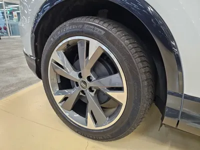 Audi Q4 e-tron 2022, 54402 км, за 23500.07 USD