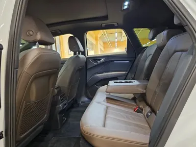 Audi Q4 e-tron 2022, 54402 км, за 23322.49 USD - фото 13