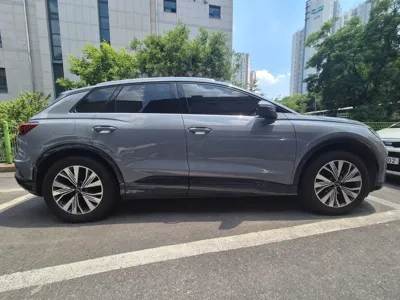 Audi Q4 e-tron 2025, 17862 км, за 36392.28 USD