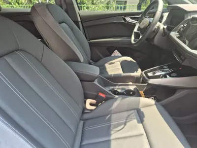 Audi Q4 e-tron 2025, 17862 км, за 36117.28 USD - фото 8