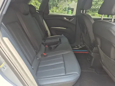 Audi Q4 e-tron 2025, 17862 км, за 36117.28 USD - фото 9