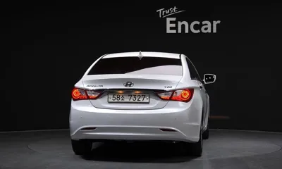 Hyundai Sonata 2012, 129801 км, за 3172.93 USD