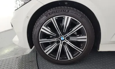 BMW 3-Series 2025, 6856 км, за 28147.95 USD