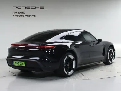 Porsche Taycan 2025, 5720 км, за 122175.46 USD