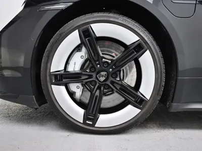 Porsche Taycan 2025, 5720 км, за 122175.46 USD