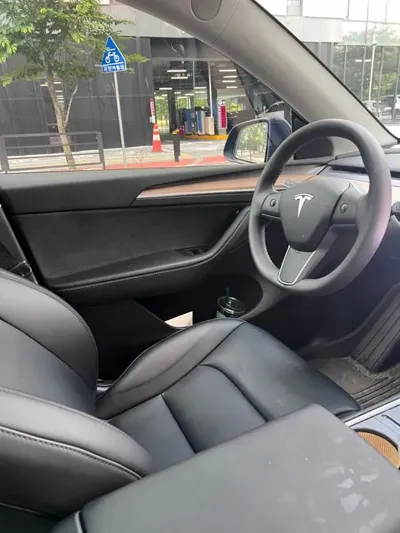 Tesla Model Y · 2024 год
