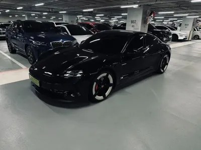 Porsche Taycan · 2025 год