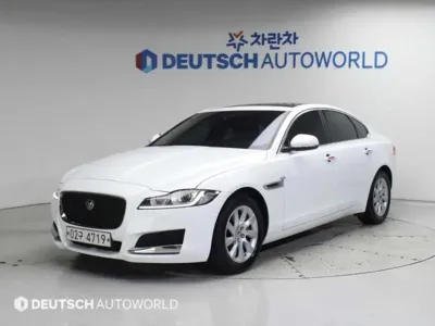 Jaguar XF · 2017 год