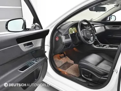Jaguar XF 2017, 128532 км, за 5219.69 USD - фото 11
