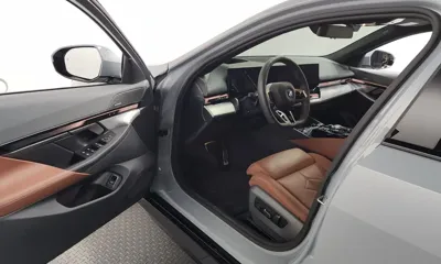 BMW 5-Series 2025, 22148 км, за 53337.28 USD - фото 10
