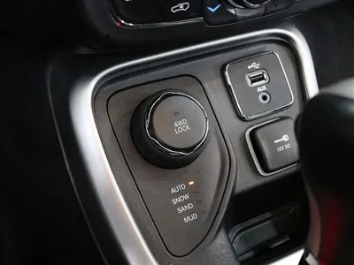 Jeep Compass 2019, 90575 км, за 9393.06 USD - фото 11