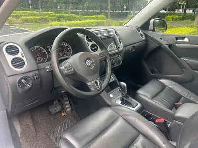 Volkswagen Tiguan 2015, 146000 км, за 7180.56 USD - фото 14