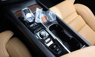 Volvo XC60 2021, 55776 км, за 27062.52 USD - фото 9