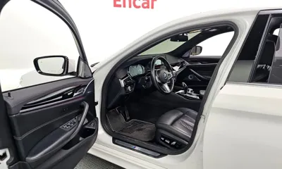 BMW 5-Series 2018, 137350 км, за 15606.31 USD - фото 10