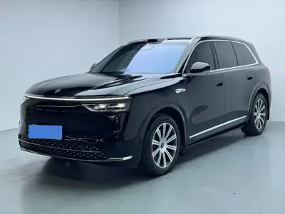 AITO 问界 AITO M8 · 2025 год