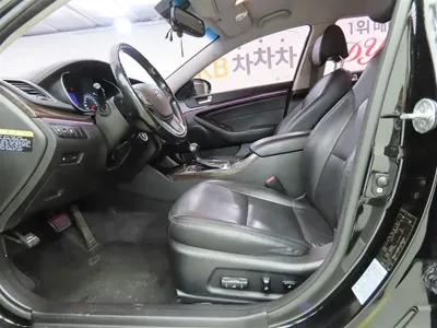 Kia K7 2015, 221482 км, за 2605.86 USD