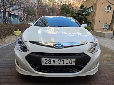 Hyundai Sonata 2012, 129315 км, за 2708.61 USD