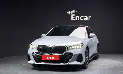 BMW 5-Series 2025, 6968 км, за 46528.23 USD