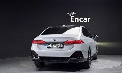 BMW 5-Series 2025, 6968 км, за 46528.23 USD