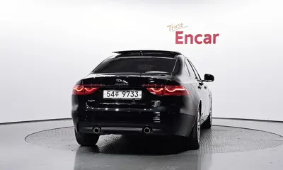Jaguar XF 2017, 106051 км, за 5856.68 USD