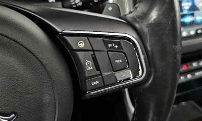 Jaguar XF 2017, 106051 км, за 5856.68 USD - фото 13