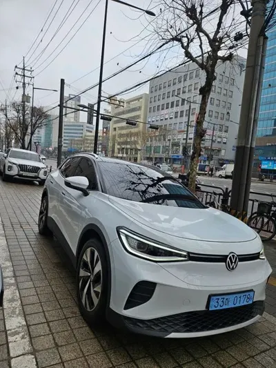 Volkswagen ID.4 2025, 4500 км, за 25742.69 USD