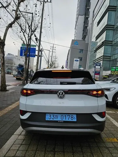 Volkswagen ID.4 2025, 4500 км, за 25742.69 USD