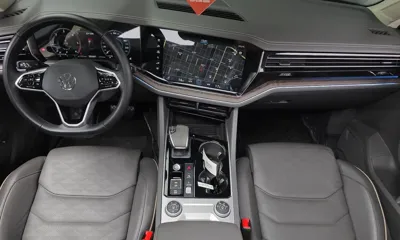 Volkswagen Touareg 2023, 51716 км, за 38381.51 USD - фото 7