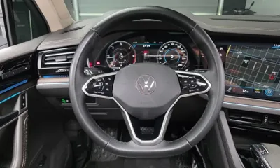 Volkswagen Touareg 2023, 51716 км, за 38381.51 USD - фото 12
