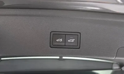 Volkswagen Touareg 2023, 51716 км, за 38381.51 USD - фото 20