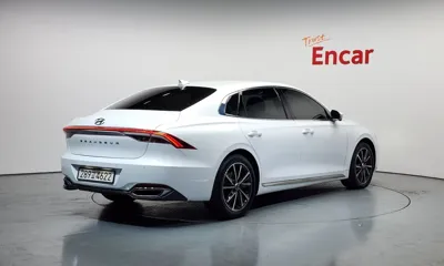 Hyundai Grandeur 2022, 72859 км, за 16345.02 USD