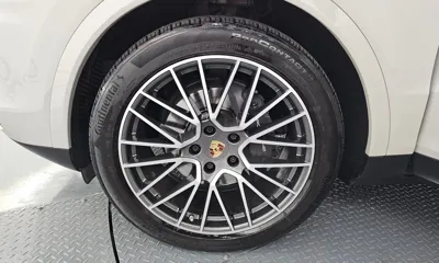 Porsche Cayenne 2023, 56538 км, за 69576.1 USD