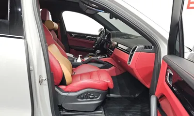 Porsche Cayenne 2023, 56538 км, за 69576.1 USD - фото 11