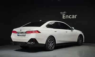 BMW 5-Series 2025, 14967 км, за 39511.06 USD