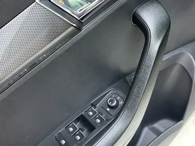 Skoda Karoq 2023, 38500 км, за 18149.77 USD - фото 17