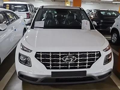 Hyundai Venue 2026, 4 км, за 2174.34 USD