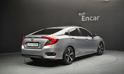 Honda Civic 2018, 106072 км, за 9230.97 USD